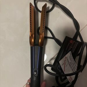 Dyson air straight -never used